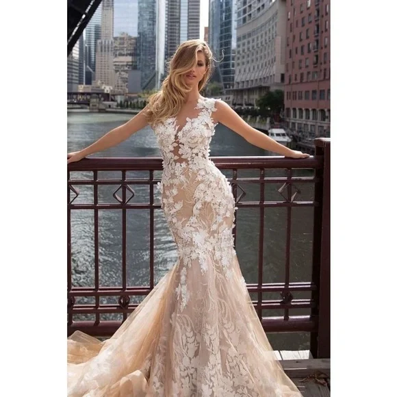 Elegant Lace Backless Wedding Dress